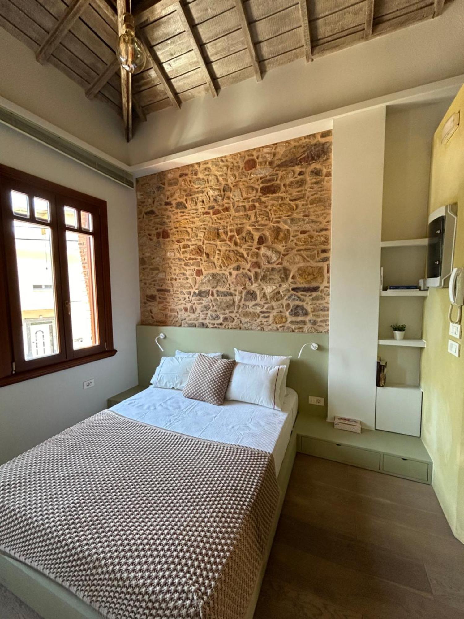 Elia Chios Town